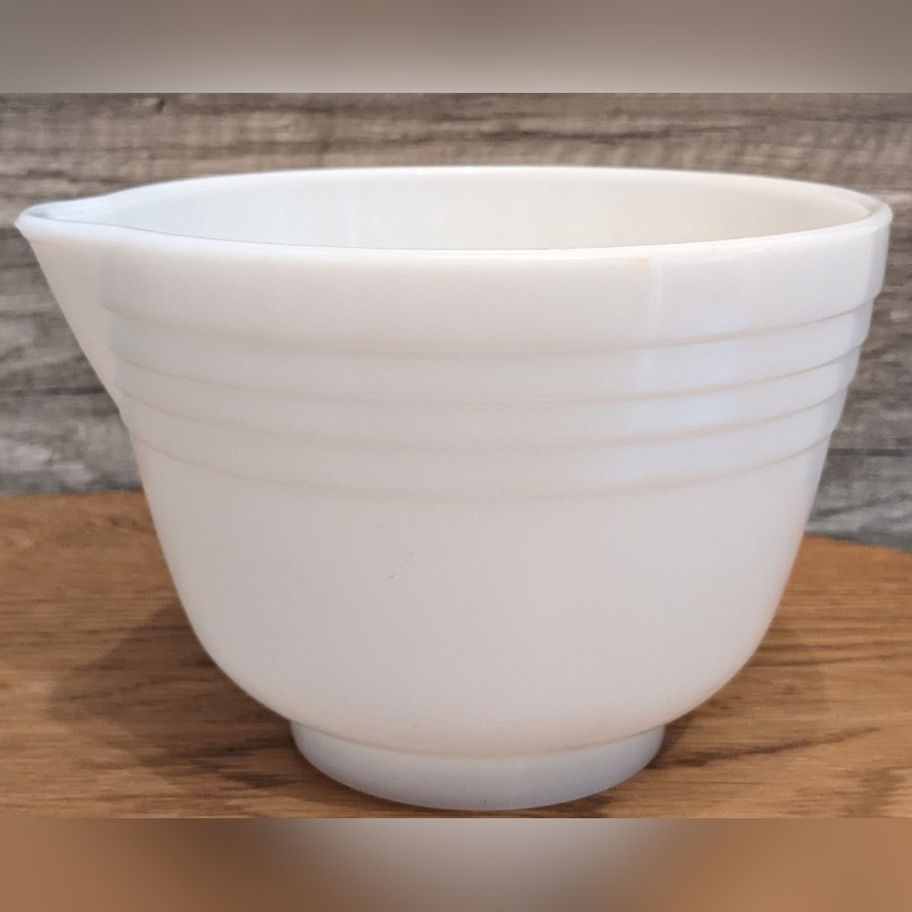 Vintage Farmhouse Pyrex Milk Glass Mixing Bowl w/ Spout